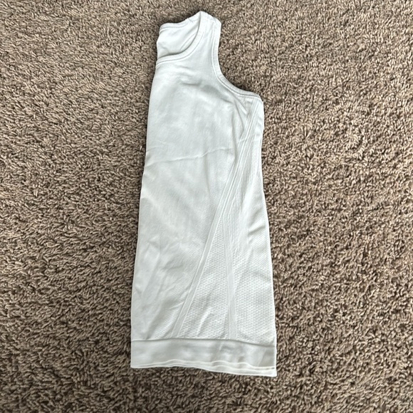 Athleta Girl Power Up Seamless Sport Length Tank - Picture 3 of 4